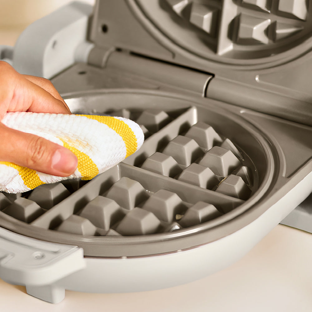 Flip-n-Store Waffle Maker with Ceramic Nonstick Plates, 1000W